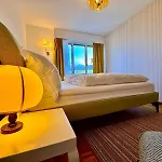 Vintage View With Outdoor Pool 3*