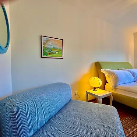 Vintage View With Outdoor Pool Pensión