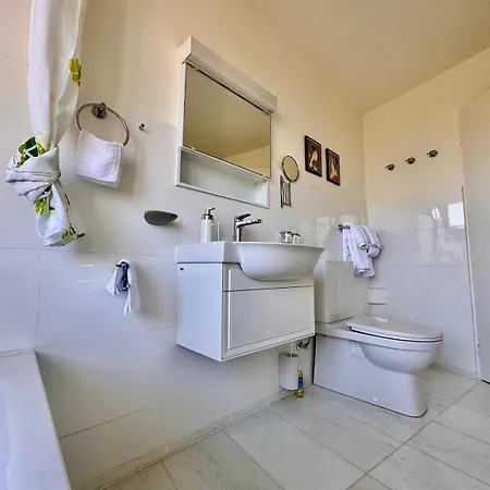 Vintage View With Outdoor Pool Vendégház 3*