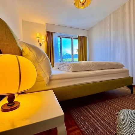 Vintage View With Outdoor Pool 3*