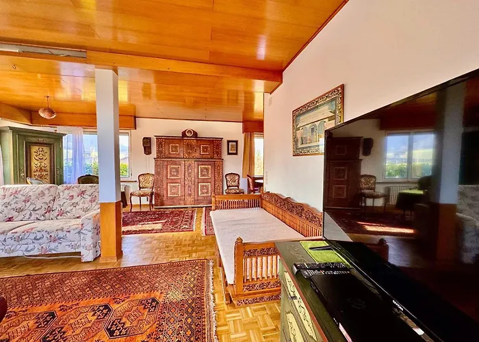 Vintage View With Outdoor Pool בית הארחה שפיץ