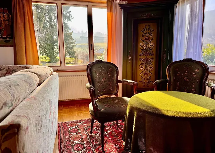 Vintage View With Outdoor Pool בית הארחה