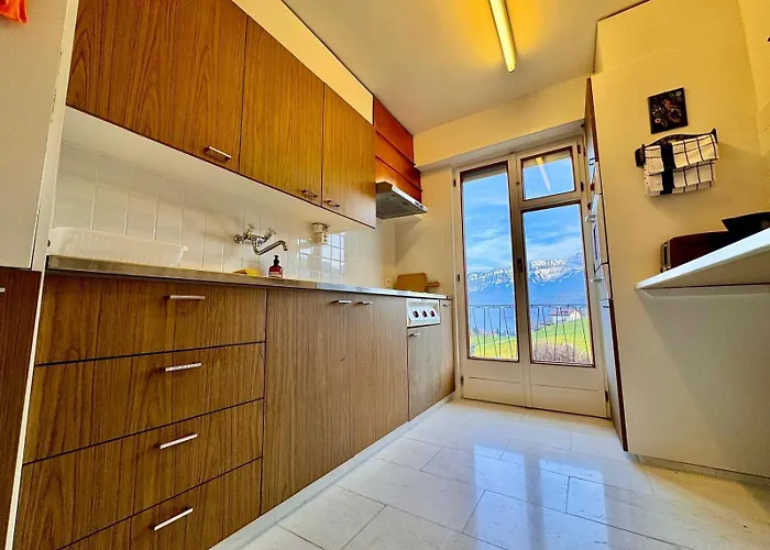 בית הארחה Vintage View With Outdoor Pool 3*