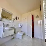 بيت ضيافة Vintage View With Outdoor Pool 3*