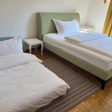 Pensjonat Vintage View With Outdoor Pool Spiez