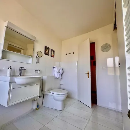 Pensjonat Vintage View With Outdoor Pool 3*